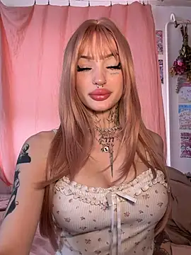 madelinexx online show from July 26, 1:30 pm