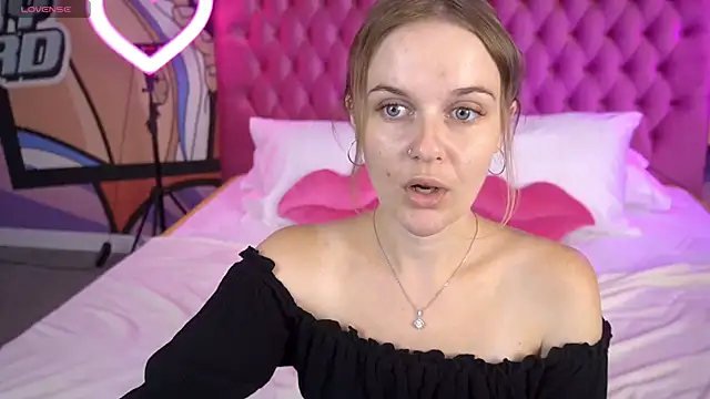 MaribelRiverr  online show from July 7, 5:43 am