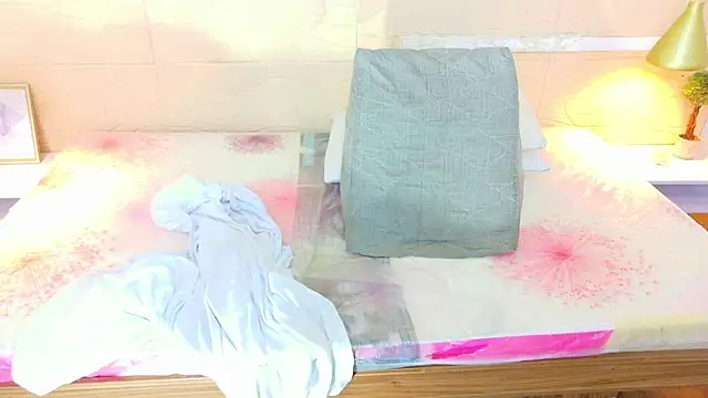 Chocolatte bar online show from November 24, 1:57 pm