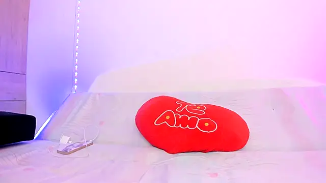 Snapshot of LoveBirds__1 chatting on September 20, 8:40 pm LoveBirds 1 online show from September 20, 8:40 pm