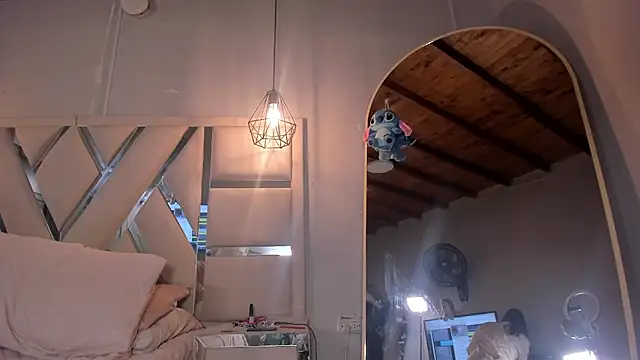 Luna Florez online show from November 29, 6:17 am