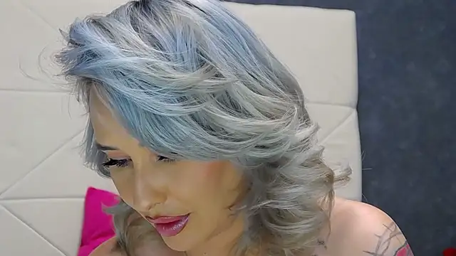 IssaSmith online show from February 22, 6:31 pm