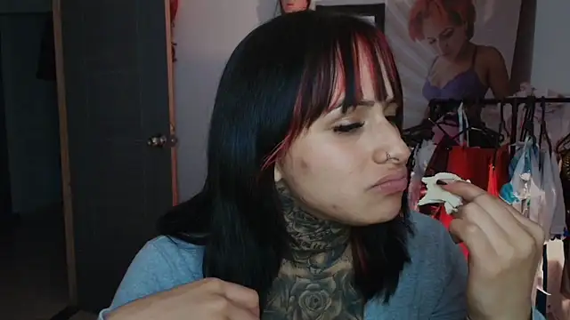 TinnaDawsom online show from March 12, 2:14 am