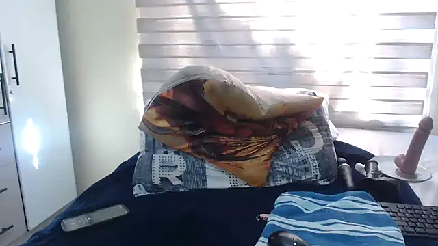 Foxybrownxx1 online show from April 28, 6:39 am