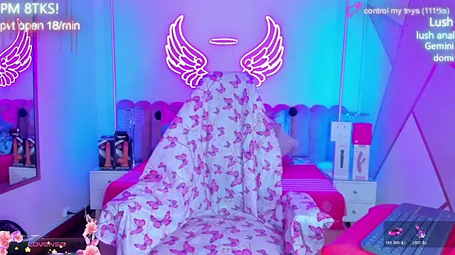 sallybrown  online show from April 27, 8:39 pm