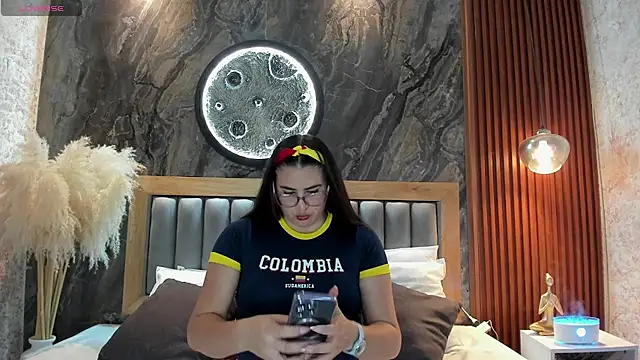 BellaPeers  online show from June 17, 11:55 am