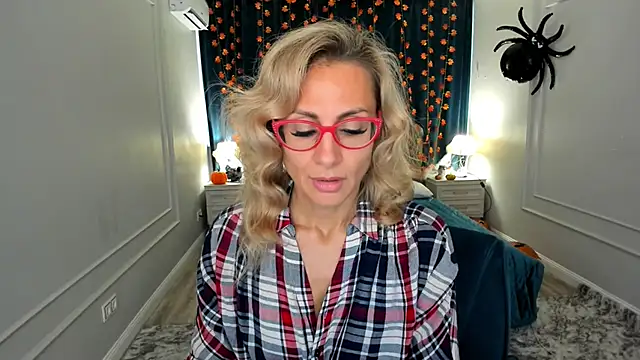 MuseOfStage online show from November 7, 12:00 pm