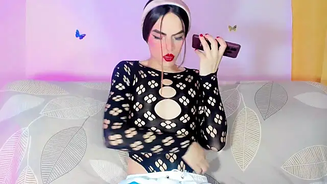TatiGil online show from April 21, 8:05 pm