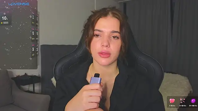 Snapshot of adrianawow1 chatting on October 8, 9:19 pm adrianawow1 online show from October 8, 9:19 pm