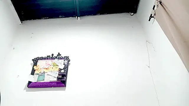 PetiteIvoryQueen19 online show from November 20, 6:58 am