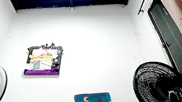 PetiteIvoryQueen19 online show from November 30, 8:51 am