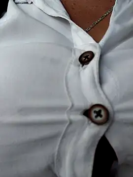 Laura-Hernandez online show from December 19, 6:00 pm