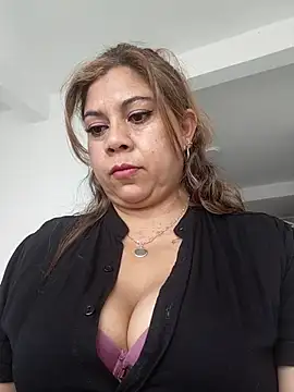 Laura-Hernandez online show from June 15, 5:24 pm