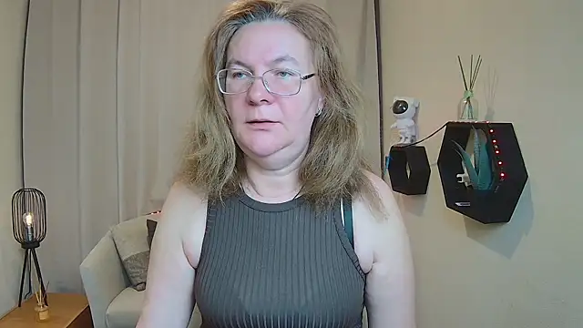HolyMilfa online show from May 6, 6:39 am