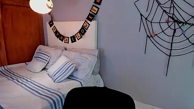 Maia W10 online show from October 29, 12:31 pm