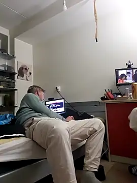 Snapshot of mikeythebestsucker chatting on October 9, 10:03 pm mikeythebestsucker online show from October 9, 10:03 pm