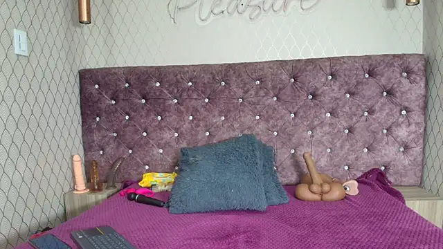 VALENTINA3x online show from April 30, 2:28 am