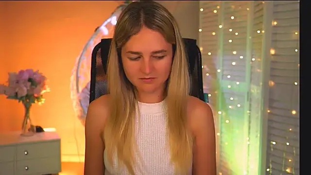 DeboraLarson online show from May 12, 3:37 am