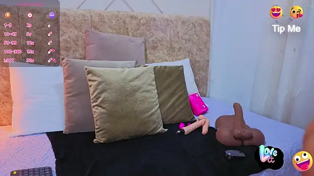 ashley  foxx  online show from June 9, 2:38 pm