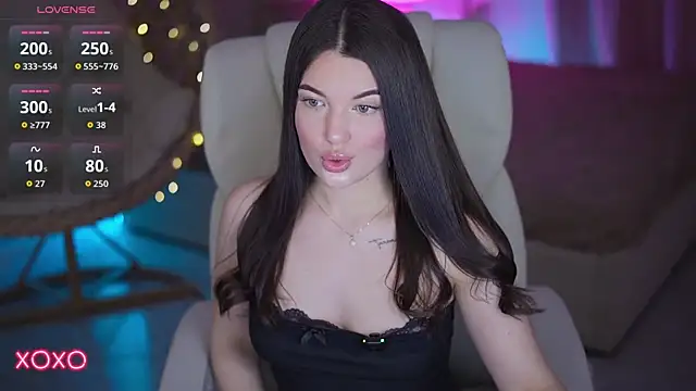 YourLolaBunny online show from April 29, 7:08 pm