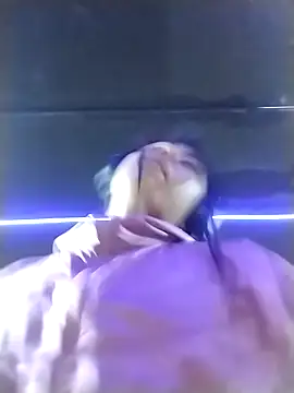 Snapshot of Karenn12 chatting on September 20, 2:21 am Karenn12 online show from September 20, 2:21 am