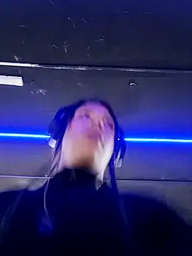 Snapshot of Karenn12 chatting on October 31, 2:24 am Karenn12 online show from October 31, 2:24 am