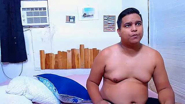 lucasandSofi online show from June 21, 1:42 am