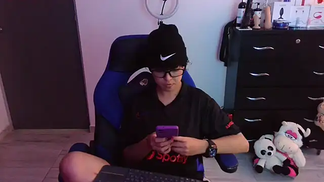 thomascooper7 online show from January 31, 7:23 pm