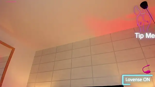 Snapshot of Christine_Laam chatting on September 30, 12:44 pm Christine Laam online show from September 30, 12:44 pm
