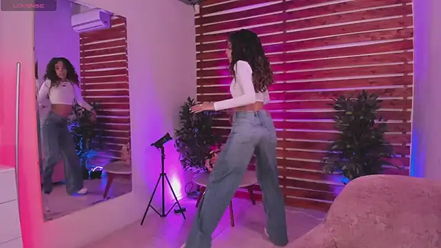 Sapphire Venuss online show from November 5, 1:55 am