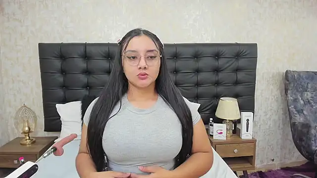Snapshot of AmaliaDalton chatting on October 13, 11:57 am AmaliaDalton online show from October 13, 11:57 am