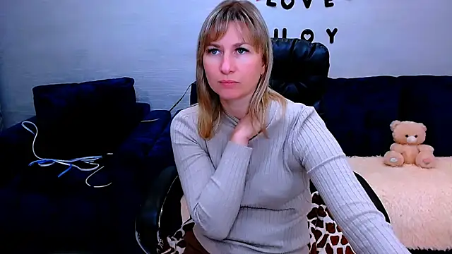 Snapshot of Incredible_Ariela chatting on September 13, 10:56 am Incredible Ariela online show from September 13, 10:56 am