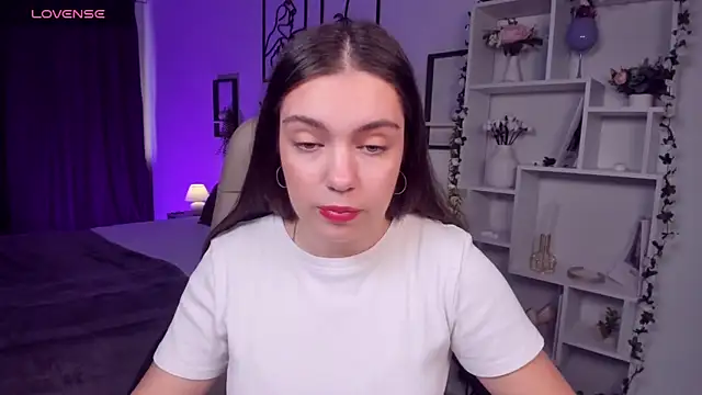 Snapshot of DaniellaLovely chatting on October 6, 11:27 am DaniellaLovely online show from October 6, 11:27 am