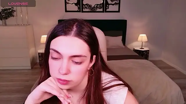 DaniellaLovely online show from December 15, 11:15 am