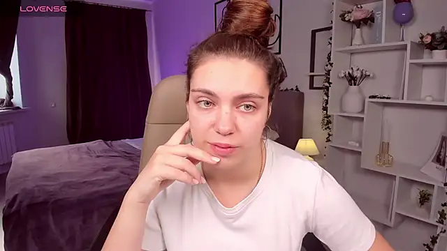 Snapshot of DaniellaLovely chatting on September 21, 10:47 am DaniellaLovely online show from September 21, 10:47 am
