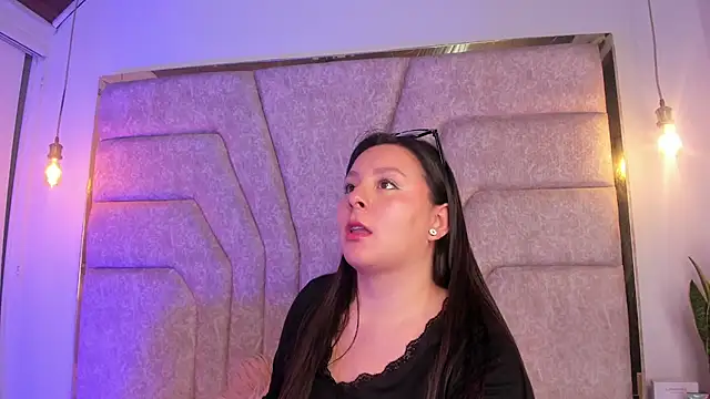 EmaJames25 online show from August 3, 7:08 pm