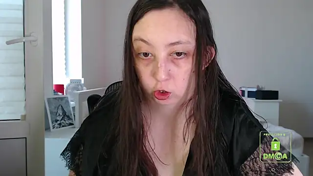 cute and hot online show from August 1, 1:35 pm