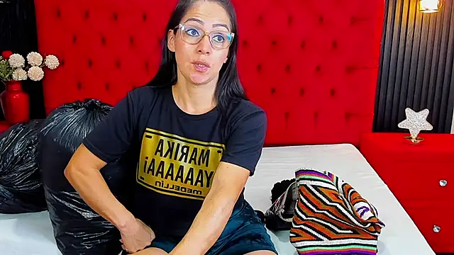 KateTompson  online show from July 21, 7:47 pm