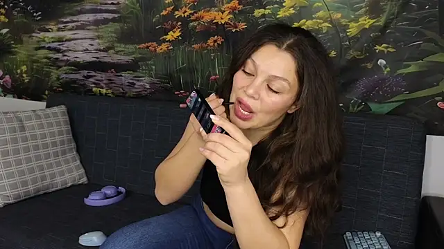 MadameDeFeu online show from December 4, 10:50 am