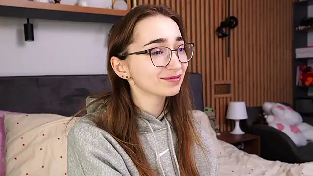 PollyBeev online show from April 6, 12:06 pm