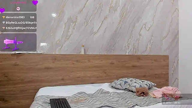 coniie jhons online show from June 1, 6:20 pm