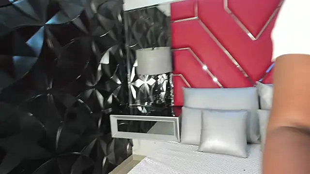 Snapshot of KeniaMuller chatting on October 17, 11:57 am KeniaMuller online show from October 17, 11:57 am