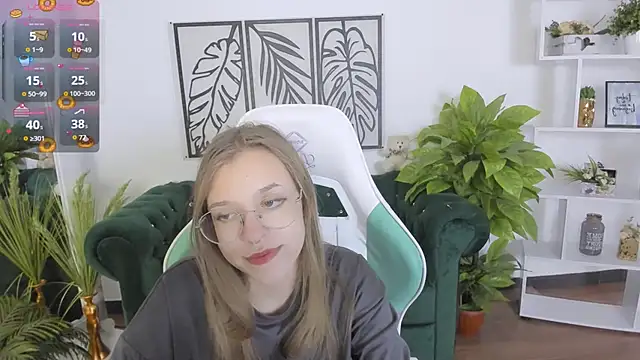 LayriantaVee online show from September 18, 6:23 am