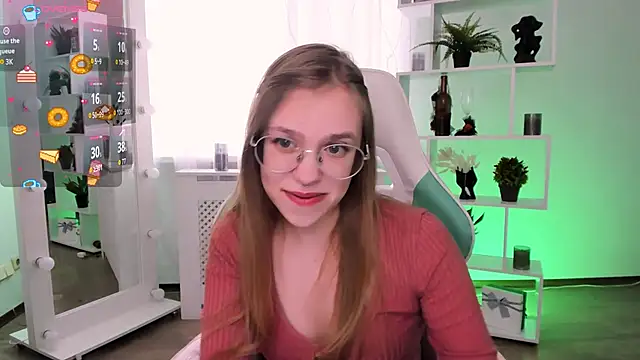 LayriantaVee online show from March 23, 7:25 am