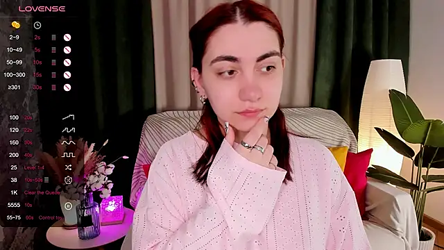 hannacheekss  online show from May 1, 2:04 am