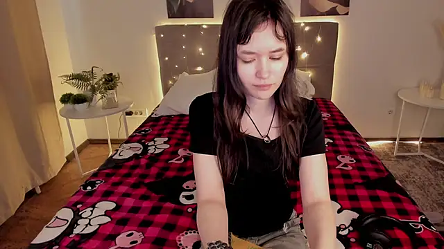 Emily Strikeee online show from April 27, 1:35 am