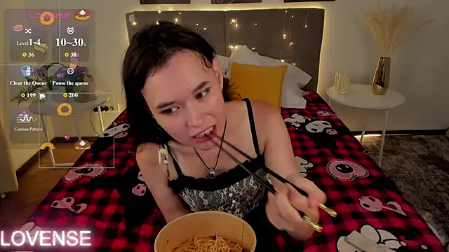 Emily Strikeee online show from June 25, 5:12 am