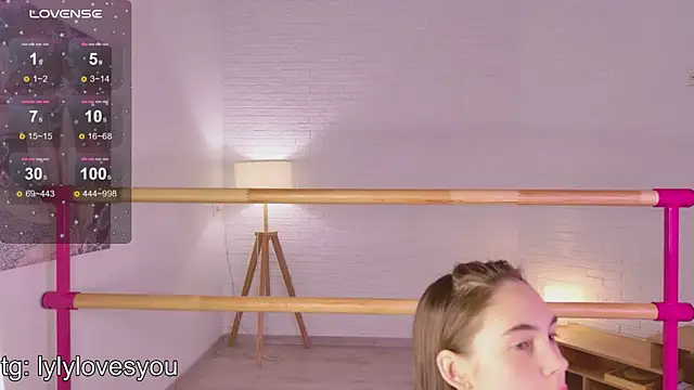 lylylovesyou online show from May 8, 5:54 am