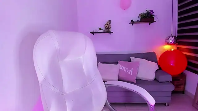 yenny garcia online show from November 18, 5:47 pm