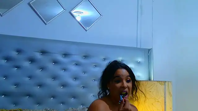 EileenBenzon online show from July 14, 3:28 pm